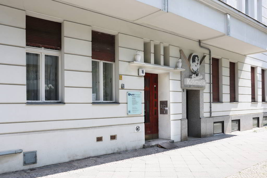 Außenansicht Eingang Praxis Seesener Straße